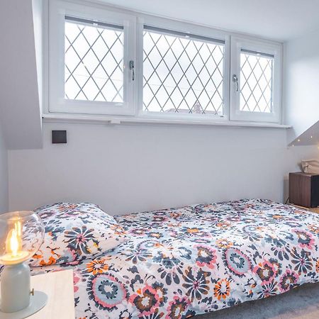 Nature Inspired Bungalow With 3 Rooms - 10 Mins From Manchester Airport Timperley Bagian luar foto