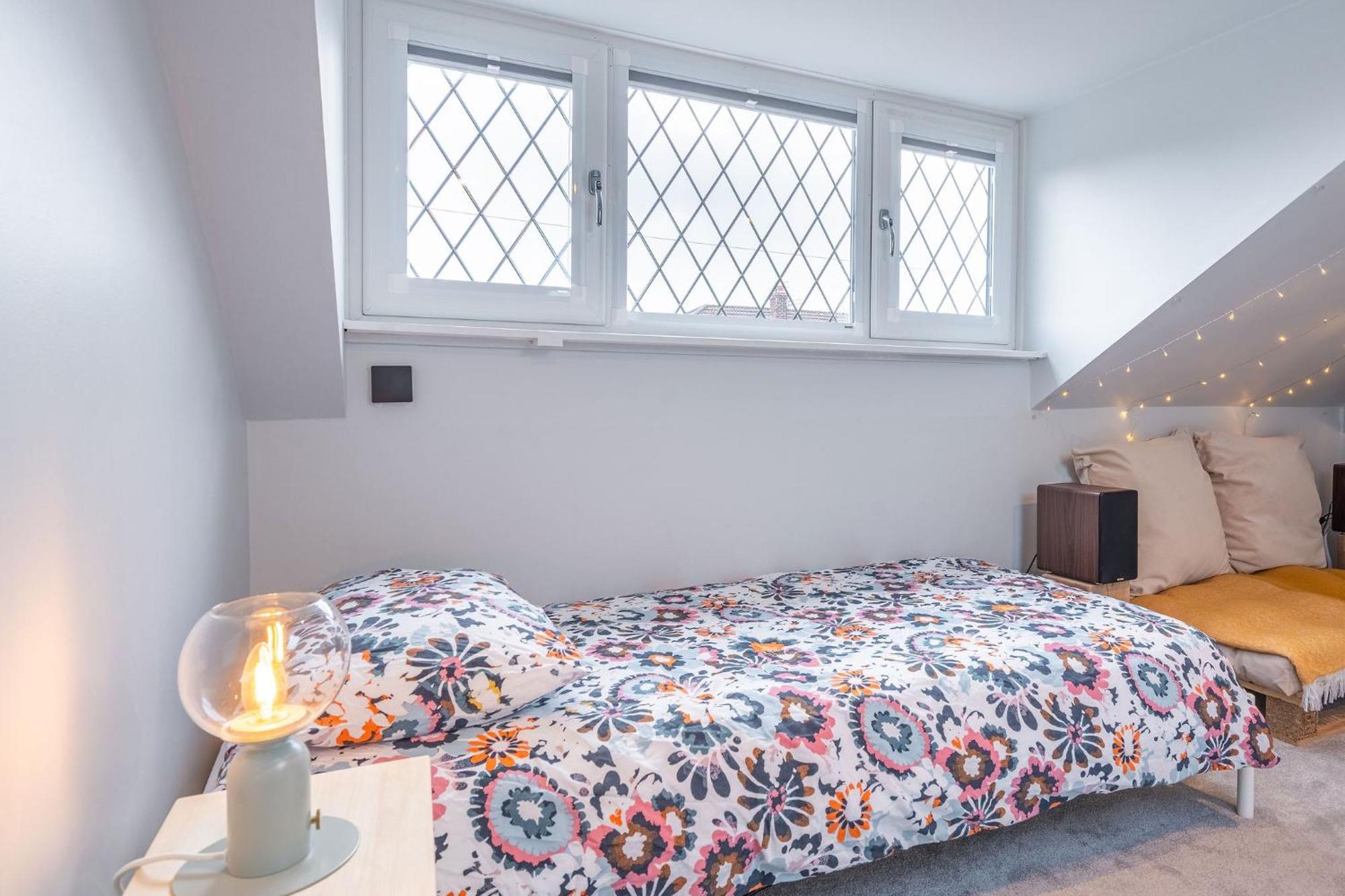 Nature Inspired Bungalow With 3 Rooms - 10 Mins From Manchester Airport Timperley Bagian luar foto