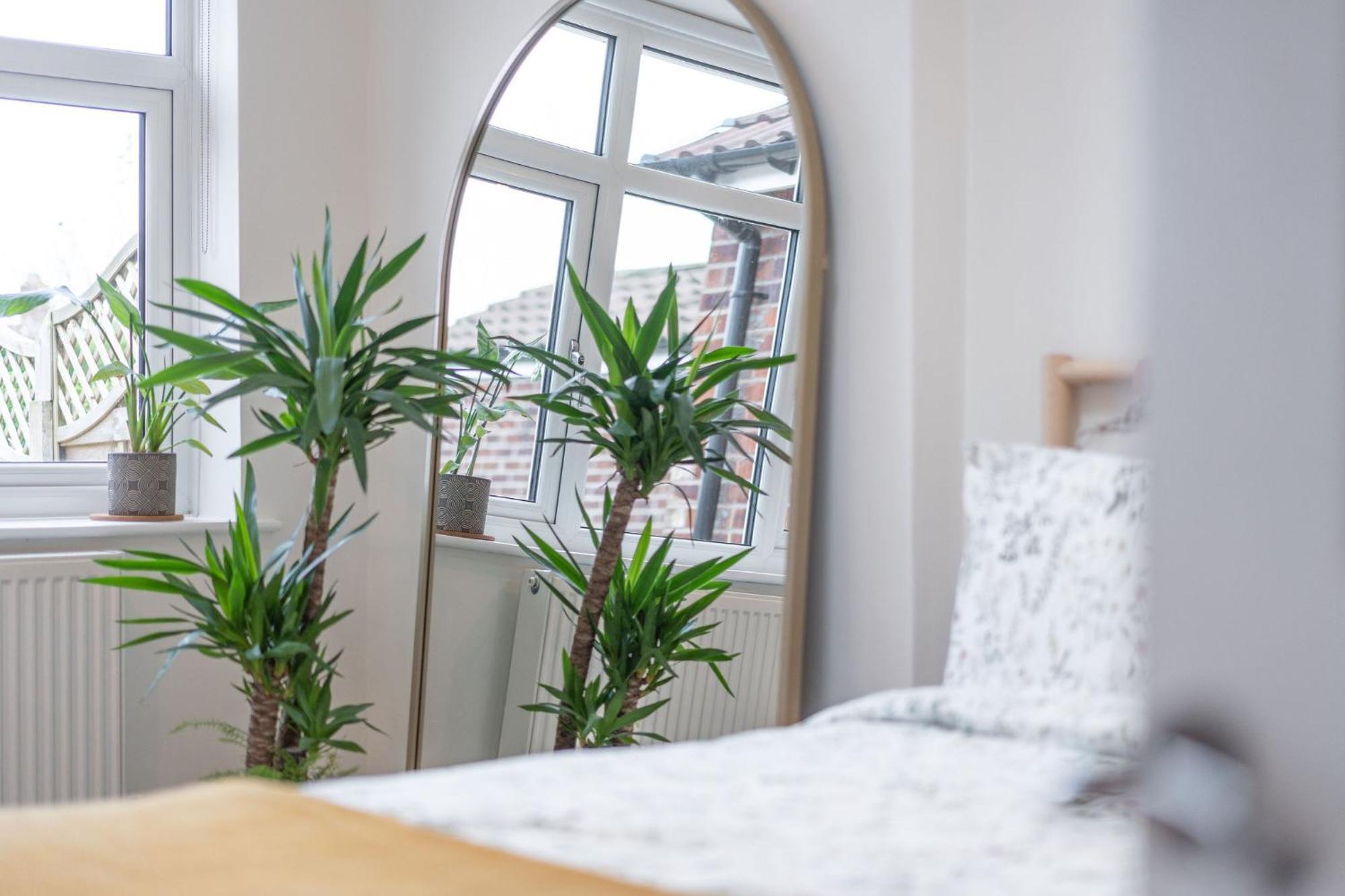 Nature Inspired Bungalow With 3 Rooms - 10 Mins From Manchester Airport Timperley Bagian luar foto