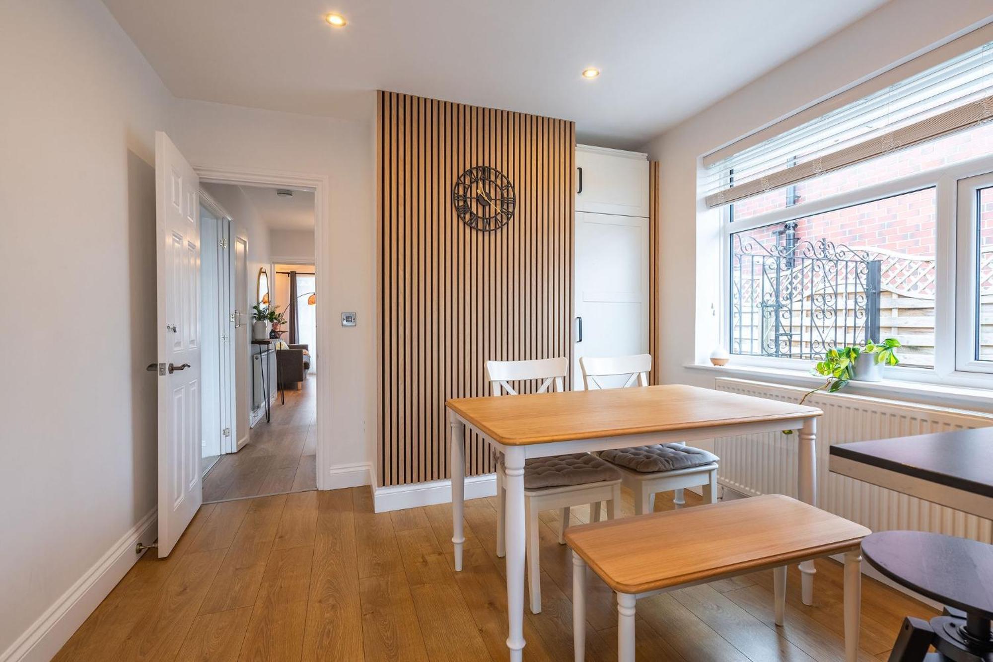 Nature Inspired Bungalow With 3 Rooms - 10 Mins From Manchester Airport Timperley Bagian luar foto